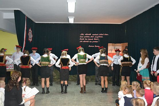 Grafika #7: Uroczysty apel z okazji Narodowego Święta Niepodległości