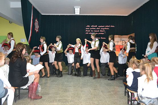 Grafika #8: Uroczysty apel z okazji Narodowego Święta Niepodległości