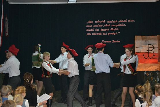 Grafika #9: Uroczysty apel z okazji Narodowego Święta Niepodległości