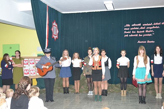 Grafika #10: Uroczysty apel z okazji Narodowego Święta Niepodległości