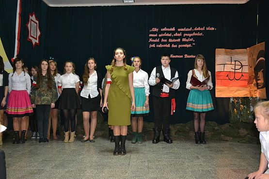 Grafika #0: Uroczysty apel z okazji Narodowego Święta Niepodległości