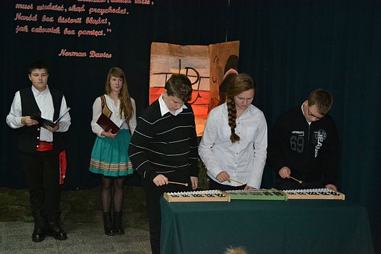 Grafika #13: Uroczysty apel z okazji Narodowego Święta Niepodległości