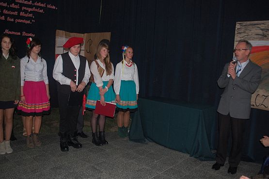 Grafika #25: Uroczysty apel z okazji Narodowego Święta Niepodległości