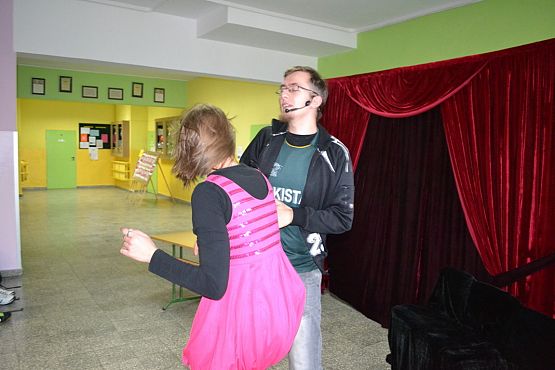 Grafika #1: Przedstawienia teatralne