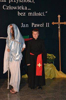 Grafika #9: 8 rocznica nadania imienia Jana Pawła II Zespołowi Szkół w Łebieniu