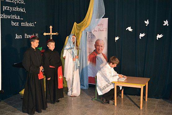 Grafika #10: 8 rocznica nadania imienia Jana Pawła II Zespołowi Szkół w Łebieniu