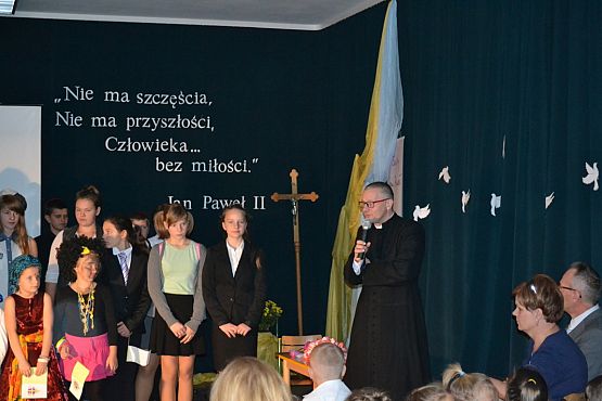 Grafika #13: 8 rocznica nadania imienia Jana Pawła II Zespołowi Szkół w Łebieniu