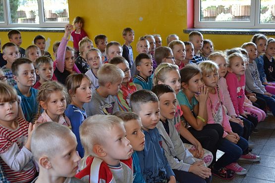 Grafika #1: Spotkanie uczniów klas I - III SP z policjantami