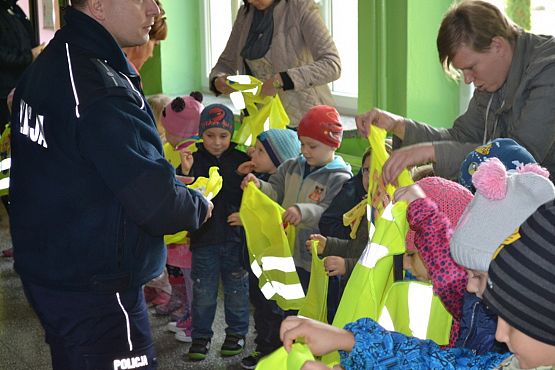 Grafika #3: Spotkanie przedszkolaków z policjantami