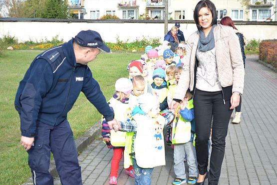 Grafika #9: Spotkanie przedszkolaków z policjantami