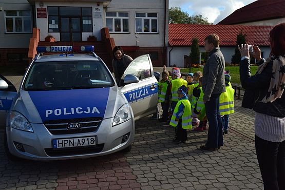 Grafika #12: Spotkanie przedszkolaków z policjantami