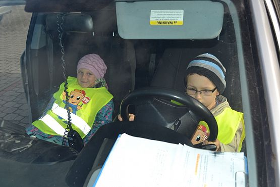 Grafika #14: Spotkanie przedszkolaków z policjantami