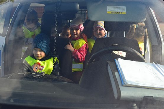 Grafika #15: Spotkanie przedszkolaków z policjantami