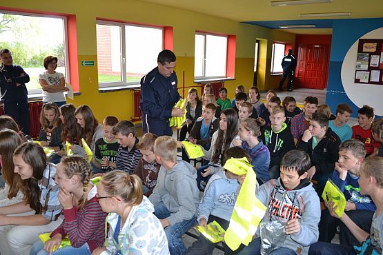 Grafika #2: Policjanci z wizytą u gimnazjalistów