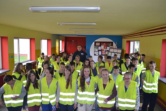 Grafika #0: Policjanci z wizytą u gimnazjalistów