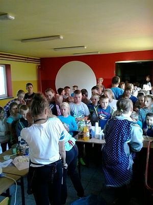 Grafika #2: Pomagam Homo-Homini