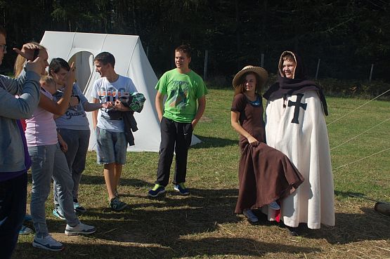 Grafika #4: Dzień życia w średniowiecznym obozie wojskowym - Święcino