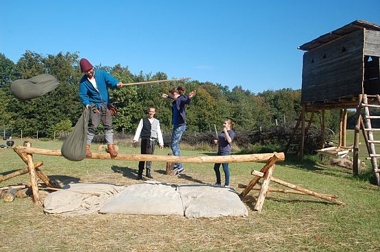 Grafika #5: Dzień życia w średniowiecznym obozie wojskowym - Święcino