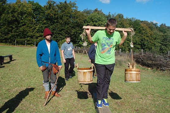 Grafika #11: Dzień życia w średniowiecznym obozie wojskowym - Święcino