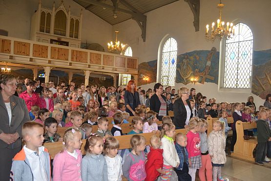 Grafika #3: Uroczysta msza na zakończenie roku szkolnego