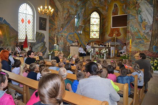 Grafika #5: Uroczysta msza na zakończenie roku szkolnego