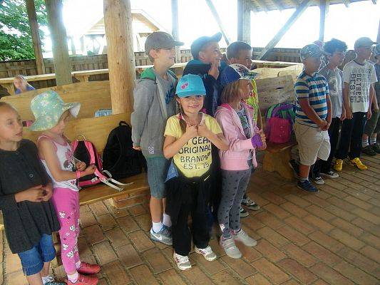 Grafika #1: Wycieczka z przygodą