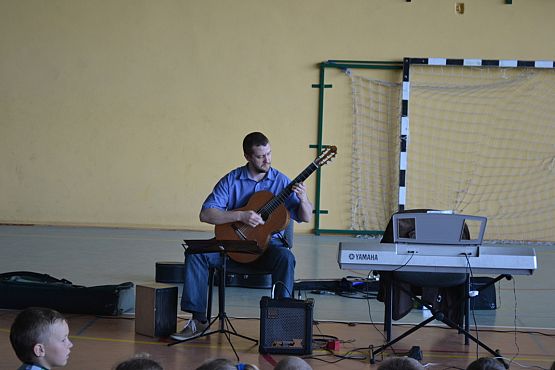 Grafika #0: Muzyka znowu zagościła w szkole