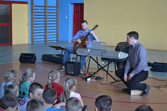 Grafika #1: Muzyka znowu zagościła w szkole
