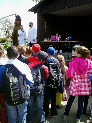 Grafika #1: Młody Inżynier Eksperymentuje