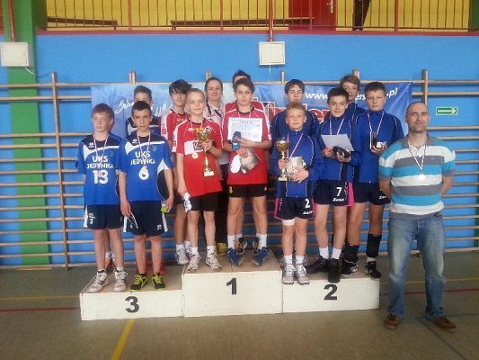 Grafika #0: IV Wojewódzki Turniej Mini Piłki Siatkowej Chłopców z cyklu "Kinder + sport" w kategorii "czwórki"