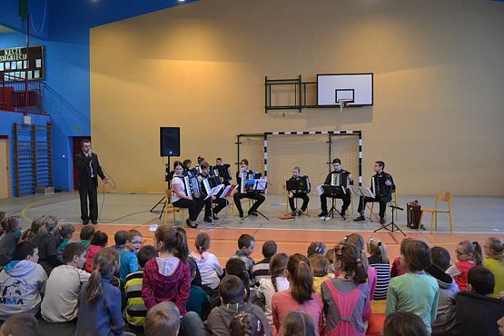 Grafika #0: Koncert muzyczny akordeonistów