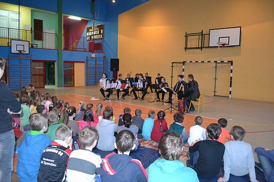 Grafika #3: Koncert muzyczny akordeonistów