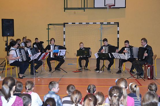 Grafika #4: Koncert muzyczny akordeonistów