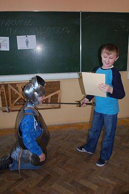 Grafika #3: Pasowanie na rycerza w naszej szkole