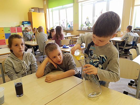 Grafika #1: Eksperymenty z wodą