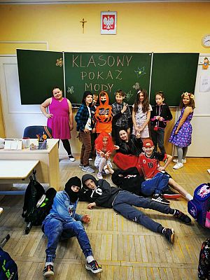 Grafika #14: KLASOWY POKAZ MODY