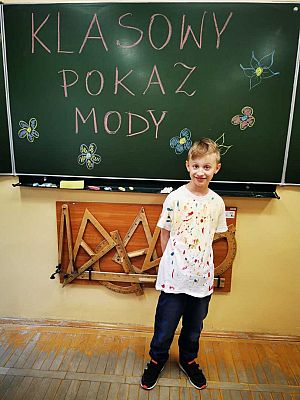 Grafika #8: KLASOWY POKAZ MODY