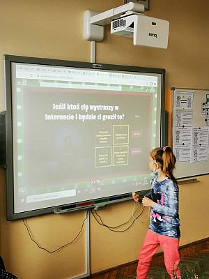 Grafika #8: LOGUJ SIĘ Z GŁOWĄ, CZYLI JAK BEZPIECZNIE KORZYSTAĆ Z INTERNETU