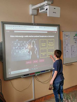 Grafika #7: LOGUJ SIĘ Z GŁOWĄ, CZYLI JAK BEZPIECZNIE KORZYSTAĆ Z INTERNETU