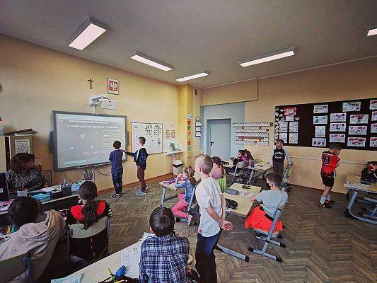 Grafika #5: LOGUJ SIĘ Z GŁOWĄ, CZYLI JAK BEZPIECZNIE KORZYSTAĆ Z INTERNETU