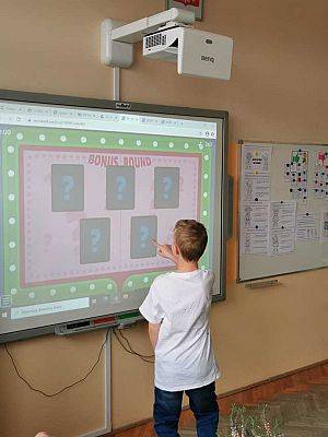 Grafika #1: LOGUJ SIĘ Z GŁOWĄ, CZYLI JAK BEZPIECZNIE KORZYSTAĆ Z INTERNETU