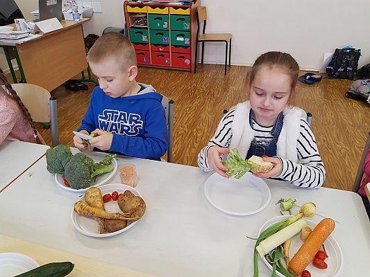 Grafika #15: Ufoludki - Kosmiczny Świat w klasie pierwszej