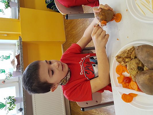 Grafika #22: Ufoludki - Kosmiczny Świat w klasie pierwszej