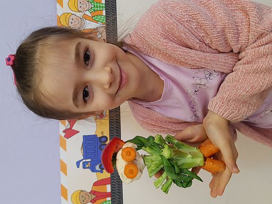 Grafika #1: Ufoludki - Kosmiczny Świat w klasie pierwszej